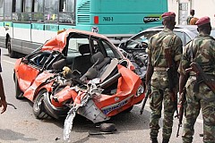 Plateau: Un arbre s'abat sur un taxi avec des passagers à bord