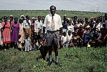 (Photos) Kenya : Akuku, l'homme aux 130 épouses et 300 enfants


 