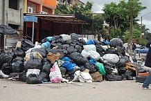 Manifestation de femmes à Abidjan contre un dépôt d'ordures 