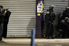 (Vidéo) Saint-Denis: L’assaut des forces spéciales filmés par les riverains (Vidéo) Saint-Denis: L’assaut des forces spéciales filmés par les riverains