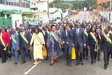 Des députés ivoiriens dans la rue pour rendre hommage aux victimes des attentats de Paris 