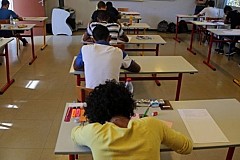 Il agresse son professeur à coups de ciseaux Il agresse son professeur à coups de ciseaux