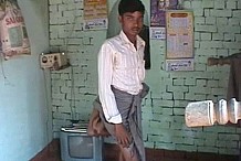 (Vidéo) Inde : Cet adolescent est né avec 4 jambes