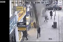 (Vidéo) Un toit s’effondre sur un trottoir de Londres