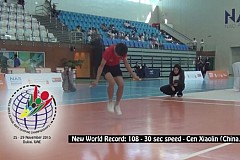 (Vidéo) Il bat à 11 ans le record du monde de sauts à la corde (Vidéo) Il bat à 11 ans le record du monde de sauts à la corde