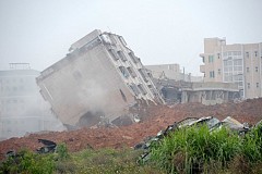 (Photos) Spectaculaire glissement de terrain en Chine (Photos) Spectaculaire glissement de terrain en Chine