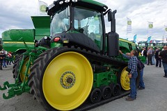 Viré de boite de nuit, il revient en tracteur et tente de détruire l'établissement