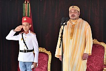 (Vidéo) Maroc: Le jeune prince héritier n’apprécie pas les baisemains