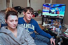 Après avoir gagné au lotto, ce couple dépense tout et implore l'aide sociale Après avoir gagné au lotto, ce couple dépense tout et implore l'aide sociale