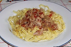 Tagliatelles au thon à la sauce tomate