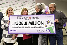 Etats-Unis: Un couple remporte officiellement 528 millions de dollars au jackpot du siècle