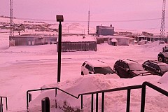 Canada: Le rose s'empare d'une petite ville au coucher du soleil Canada: Le rose s'empare d'une petite ville au coucher du soleil