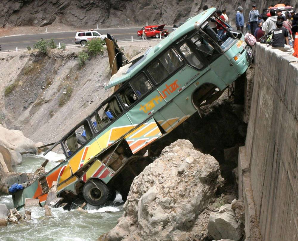 Un accident de bus au Pérou fait au moins 16 morts