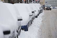 Norvège: En slip et par -17°C, il s'accroche au toit de sa voiture volée

