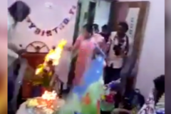 (Vidéo) Un père met le feu aux cheveux de son fils lors de sa fête d’anniversaire