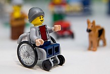 Pour la première fois, Lego va commercialiser une figurine en fauteuil roulant