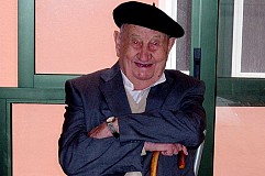 Il meurt à 107 ans après avoir passé sa vie à boire du vin
Il meurt à 107 ans après avoir passé sa vie à boire du vin