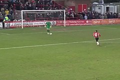 (Vidéo) Ce gardien n'aurait pas dû jongler devant son but (Vidéo) Ce gardien n'aurait pas dû jongler devant son but