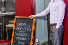 En colère, il interdit l’entrée de son restaurant aux banquiers
