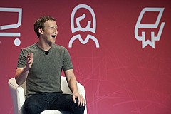 Mark Zuckerberg se vante de pouvoir changer une couche en 20 secondes Mark Zuckerberg se vante de pouvoir changer une couche en 20 secondes