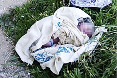 Yopougon : Le corps sans vie d'un bébé jeté sur la chaussée Yopougon : Le corps sans vie d'un bébé jeté sur la chaussée