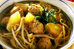 (Vidéo) Thaïlande : Un Suisse s'étouffe avec sa soupe de nouilles
(Vidéo) Thaïlande : Un Suisse s'étouffe avec sa soupe de nouilles