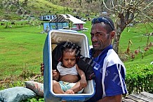 Tempête aux iles Fidji: il sauve son bébé en le plaçant dans la glacière
