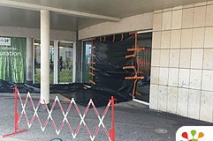 Nu, il fonce en voiture dans l’hôpital pour y être admis
Nu, il fonce en voiture dans l’hôpital pour y être admis