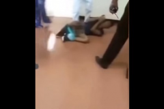 (Vidéo) Un pédophile lynché par le père d'une fillette de 13 ans (Vidéo) Un pédophile lynché par le père d'une fillette de 13 ans