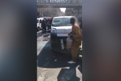 (Vidéo) Paris : Il pète un plomb et détruit sa voiture boulevard Barbès 
