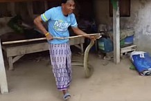 Thaïlande : Il capture un serpent de 5 mètres sous son lit