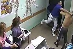 (Vidéo) Un médecin russe condamné après avoir tué un patient d'un coup de poing
