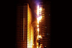 (Vidéos) Emirats Arabes Unis : Des gratte-ciels prennent feu
