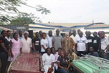 La Fondation Magic System et une ONG offrent du matériel médical à la formation Sanitaire d'Anoumabo