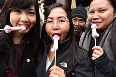 (Photos) Japon : La sainte verge à l'honneur lors du festival du phallus (Photos) Japon : La sainte verge à l'honneur lors du festival du phallus