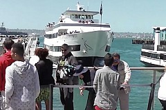 (Vidéo) Etats-Unis: Un bateau de touristes rate son approche et fonce dans le quai de San Diego (Vidéo) Etats-Unis: Un bateau de touristes rate son approche et fonce dans le quai de San Diego