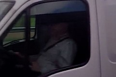 (Vidéo) Belgique : Surpris en train de se masturber au volant de sa camionnette (Vidéo) Belgique : Surpris en train de se masturber au volant de sa camionnette