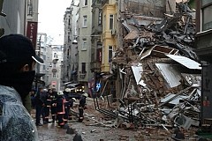 (Vidéo) Un immeuble s'effondre au coeur d'Istanbul
