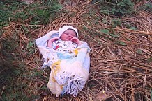 (Photos) Ghana : Jalouse, elle jette le nouveau-né de son ex-copain dans la fosse des toilettes