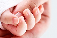 En état de mort cérébrale depuis 55 jours, elle donne naissance à un petit garçon
En état de mort cérébrale depuis 55 jours, elle donne naissance à un petit garçon