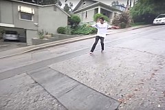 (Vidéo) Etats-Unis: Il fait du skate... sans skate (Vidéo) Etats-Unis: Il fait du skate... sans skate