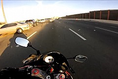 (Vidéo) Ce motard est le roi de l’esquive (Vidéo) Ce motard est le roi de l’esquive