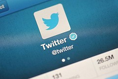 France: Interpellée pour s’être exhibée nue sur Twitter avec sa fille mineure France: Interpellée pour s’être exhibée nue sur Twitter avec sa fille mineure