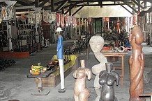 Les artisans de Grand-Bassam tentent de relever la tête après les attaques