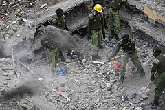 Kenya: Un bébé «miraculé» après 4 jours sous les gravats Kenya: Un bébé «miraculé» après 4 jours sous les gravats