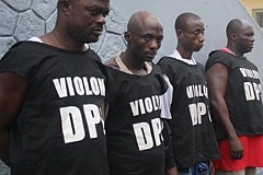 (Photo) Côte d'Ivoire : Quatre dangereux braqueurs arrêtés avec un arsenal de guerre par la police judiciaire 





