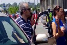 (Vidéo) Deux couples se bagarrent pour une place de parking
