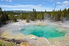 États-Unis : il meurt dissous dans un lac rempli d'eau bouillante et acide
