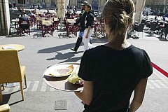 Nice : une serveuse giflée pour avoir servi de l’alcool pendant le ramadan Nice : une serveuse giflée pour avoir servi de l’alcool pendant le ramadan