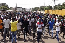 Marche pacifique des étudiants de l'université de Cocody en hommage à Roland Allaba 